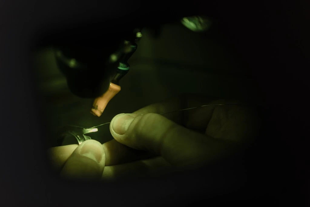 Lavorazione per il funzionamento di un orologio