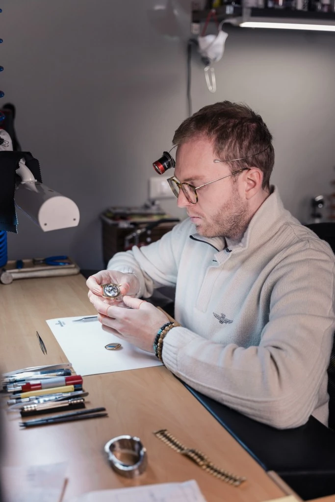 Revisione meccanica di un orologio